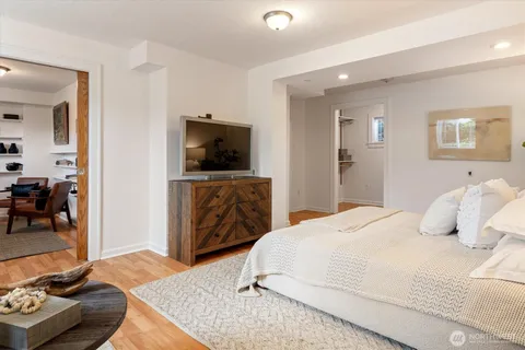 $1,299,999 | 5701 30th Avenue Northeast, Seattle, WA 98105