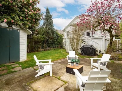 $1,299,999 | 5701 30th Avenue Northeast, Seattle, WA 98105