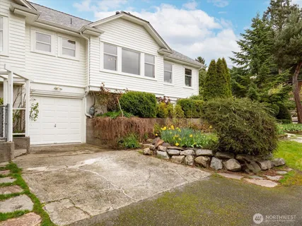 $1,299,999 | 5701 30th Avenue Northeast, Seattle, WA 98105