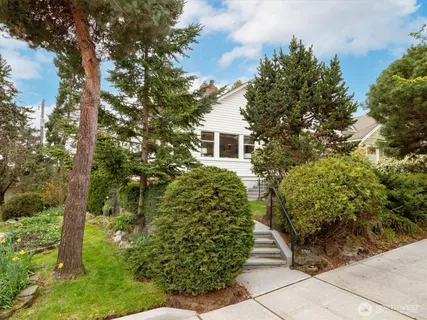 $1,299,999 | 5701 30th Avenue Northeast, Seattle, WA 98105