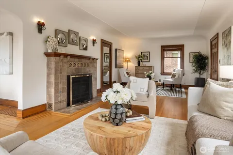 $1,299,999 | 5701 30th Avenue Northeast, Seattle, WA 98105