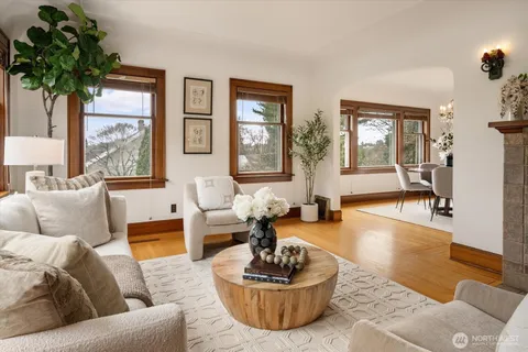 $1,299,999 | 5701 30th Avenue Northeast, Seattle, WA 98105