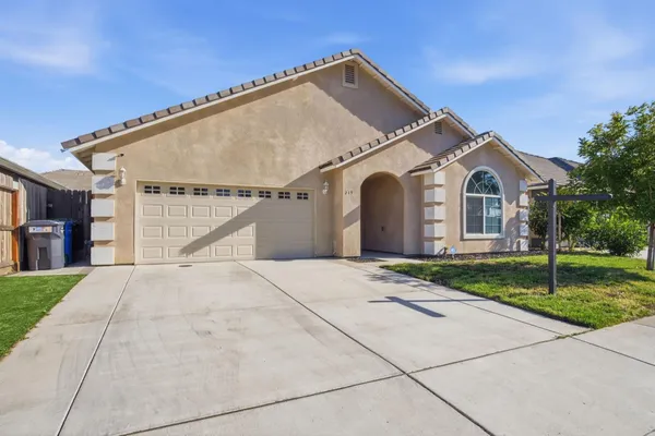 $619,000 | 215 East Hawkeye Avenue, Turlock, CA 95382