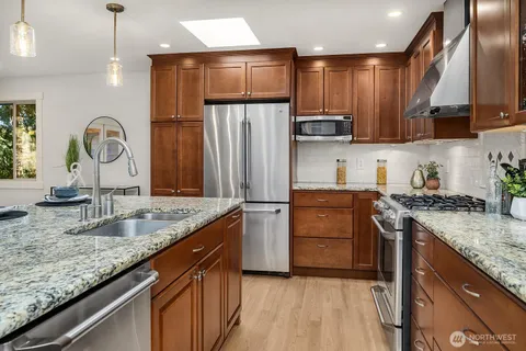 $1,698,000 | 2836 241st Avenue Southeast, Sammamish, WA 98075