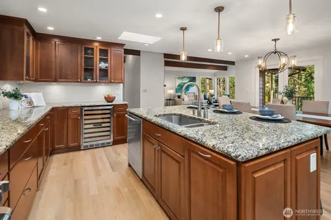 $1,698,000 | 2836 241st Avenue Southeast, Sammamish, WA 98075