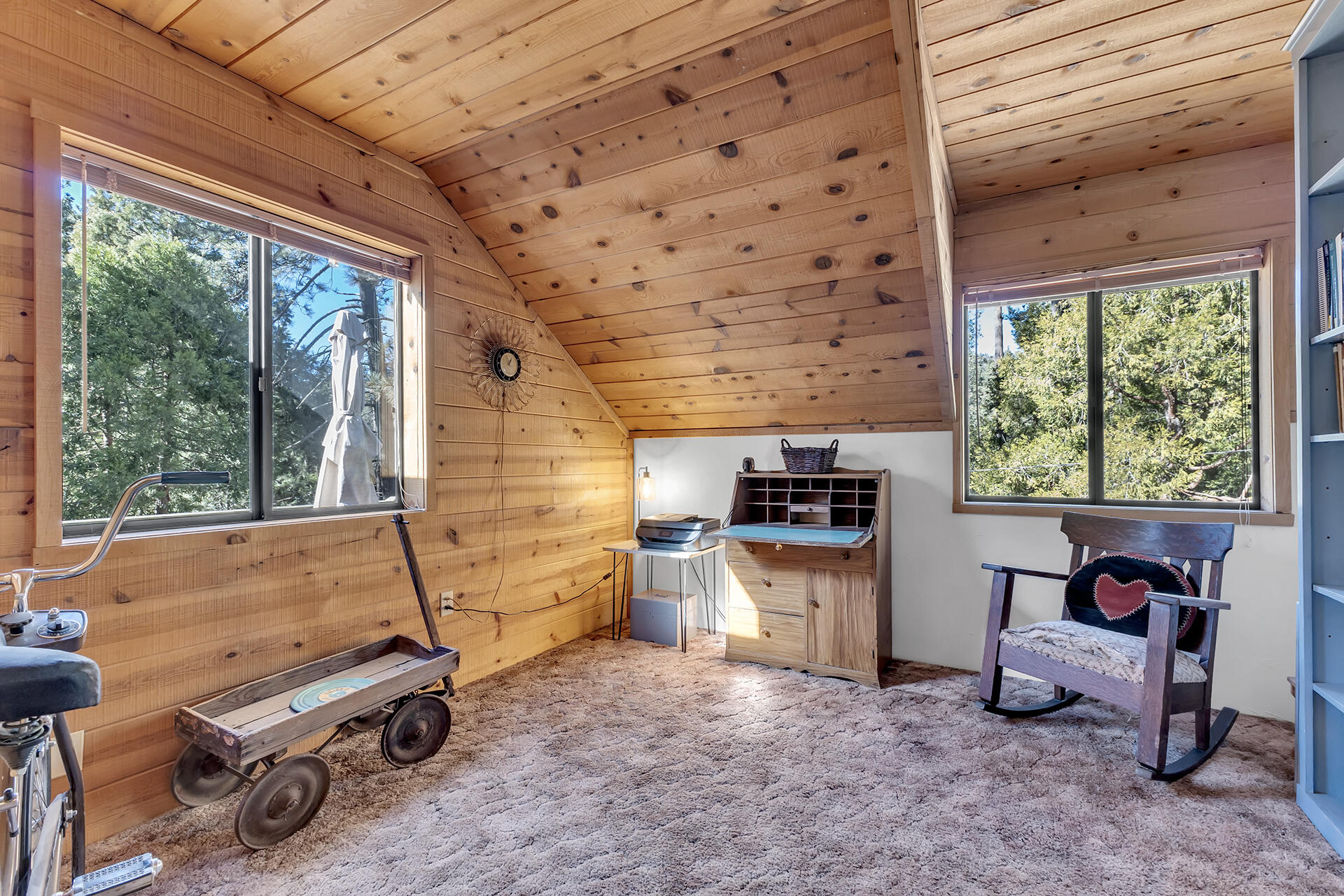 53340 Idyllbrook Drive Idyllwild, CA 92549 - Photo 53 of 68 a room with furniture