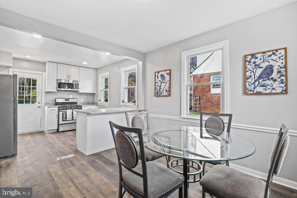 10146 Sutherland Road Silver Spring, MD 20901 - Photo 11 of 39 Kitchen and dining combo