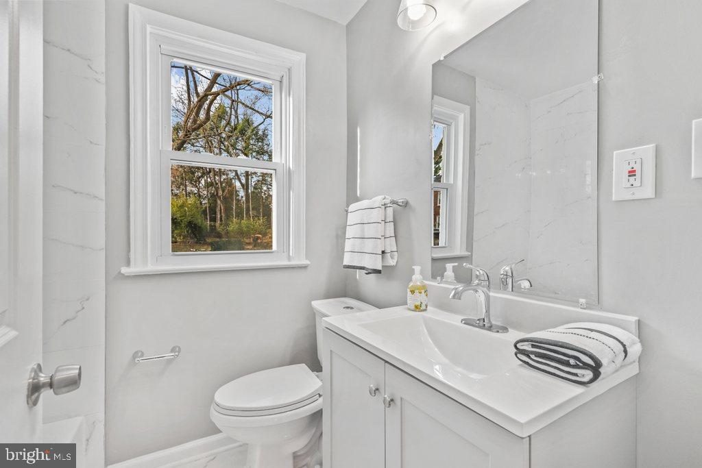 10146 Sutherland Road Silver Spring, MD 20901 - Photo 15 of 39 Full Bath #1, main floor