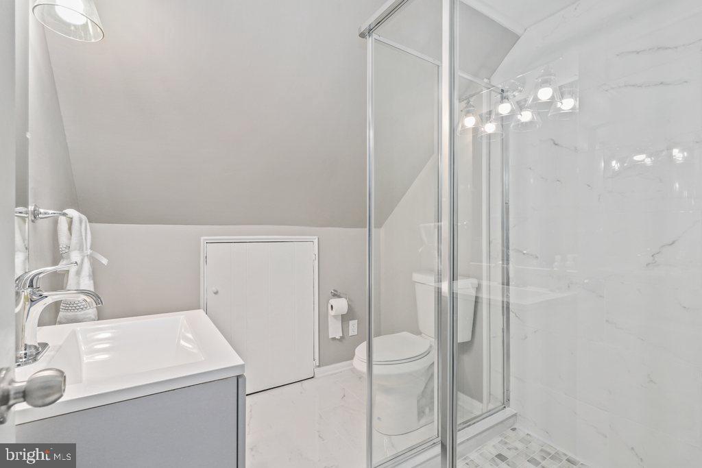 10146 Sutherland Road Silver Spring, MD 20901 - Photo 19 of 39 Full Bath #2, Upstairs