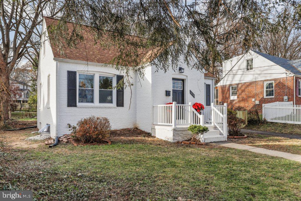 10146 Sutherland Road Silver Spring, MD 20901 - Photo 2 of 39 Charming ALL-BRICK