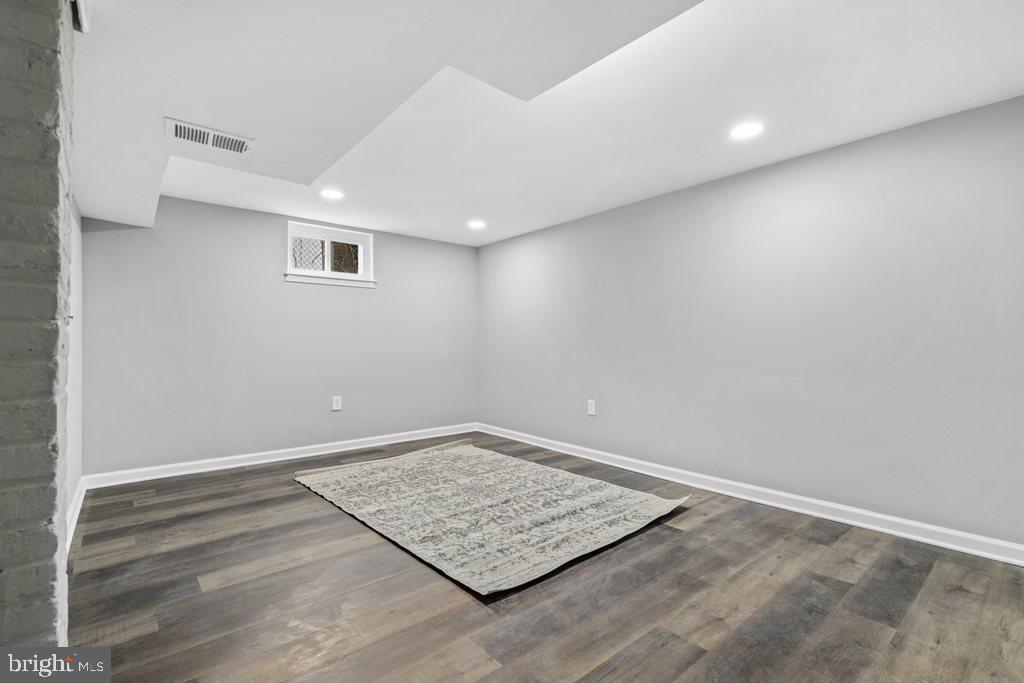 10146 Sutherland Road Silver Spring, MD 20901 - Photo 21 of 39 Large recreational room