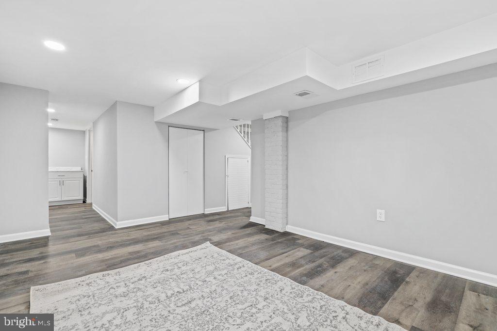 10146 Sutherland Road Silver Spring, MD 20901 - Photo 22 of 39 Perfect for entertaining!