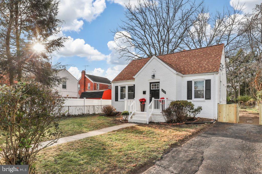 10146 Sutherland Road Silver Spring, MD 20901 - Photo 3 of 39 Large and flat front yard