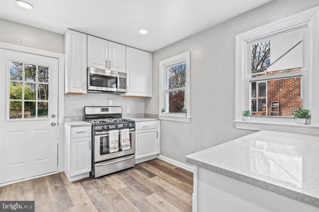 10146 Sutherland Road Silver Spring, MD 20901 - Photo 7 of 39 Brand new kitchen!