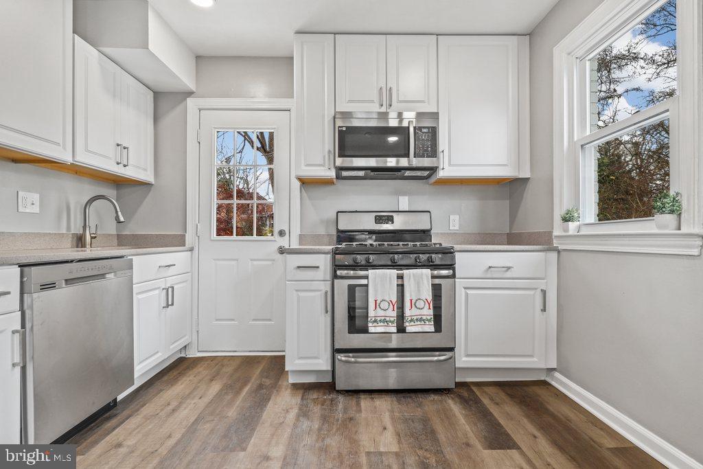 10146 Sutherland Road Silver Spring, MD 20901 - Photo 9 of 39 New cabinets