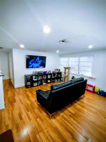 $3,100 | 6134 Buchanan Street, Hollywood, FL 33024