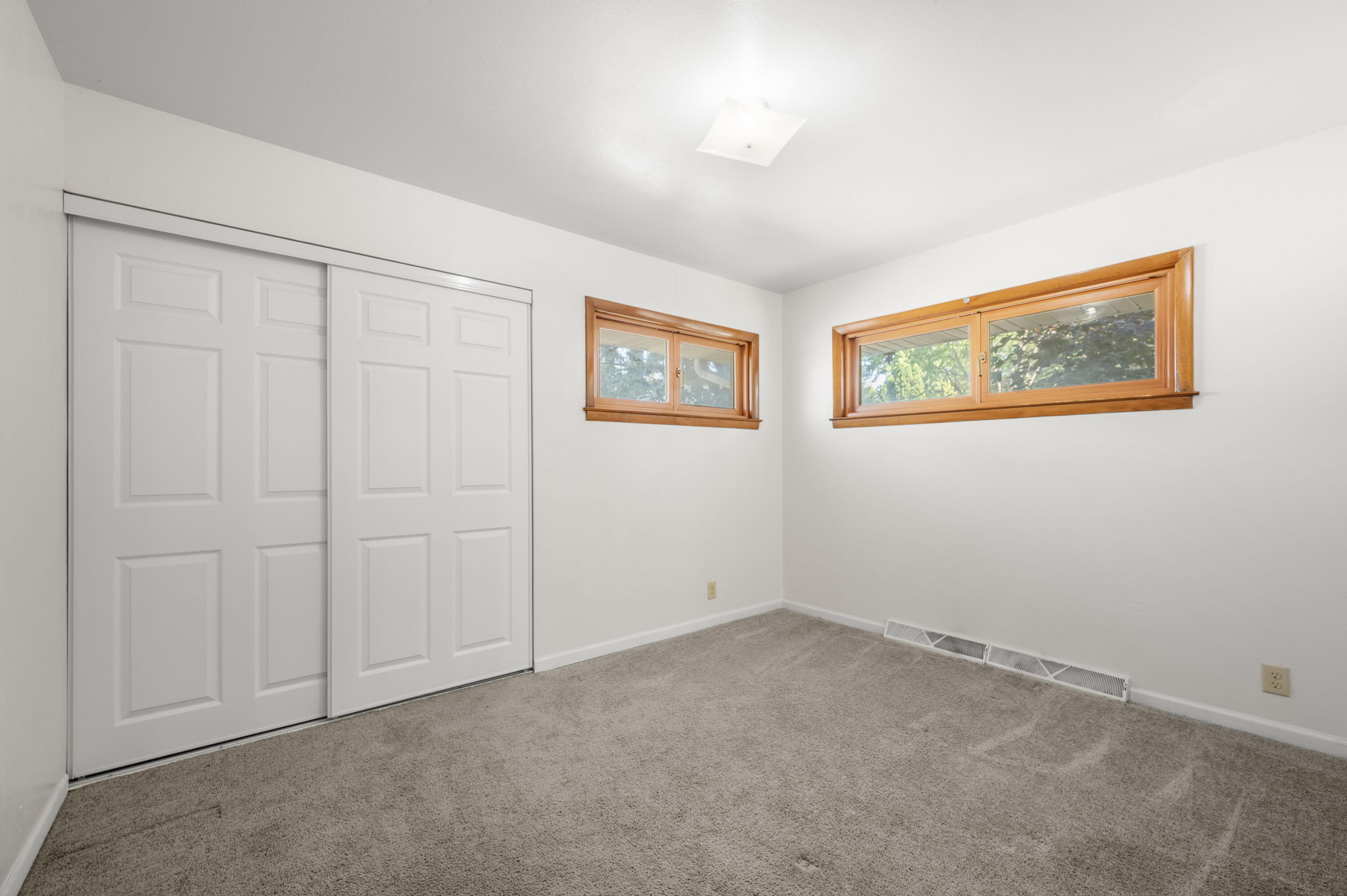 7719 West Winfield Avenue Milwaukee, WI 53218 - Photo 11 of 19 10_ElizabethKrier_DSC6898