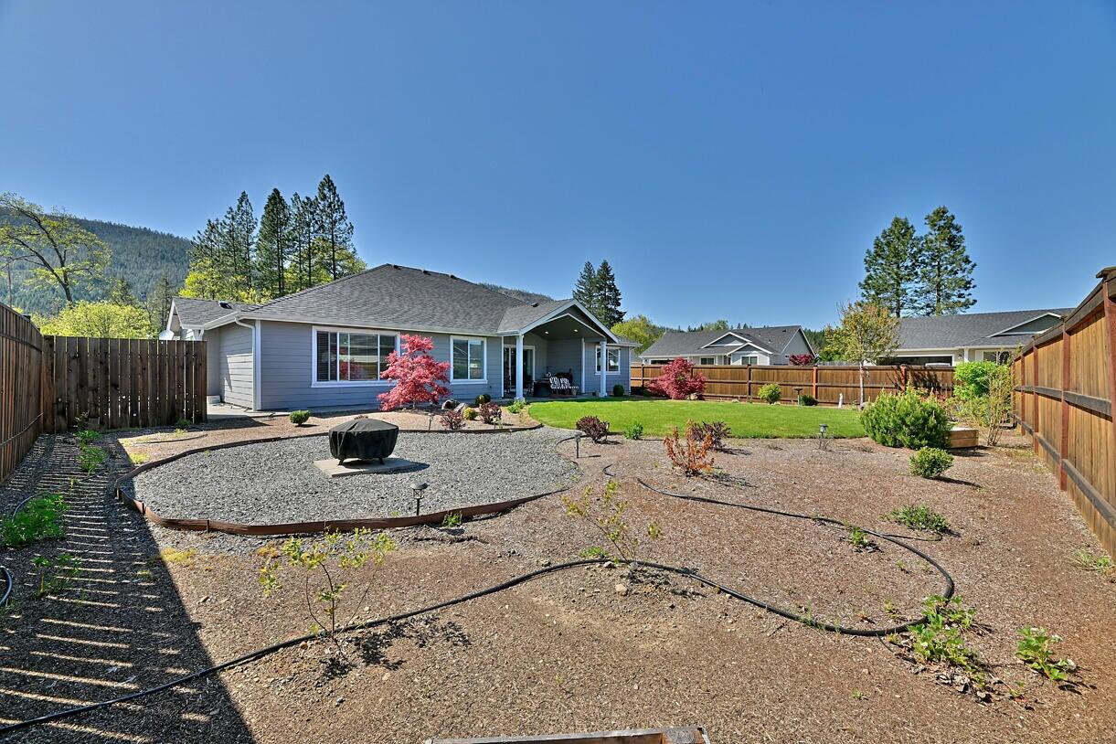 243 Retirement Lane Cave Junction, OR 97523 - Photo 46 of 62 20250423182153362230000000-o