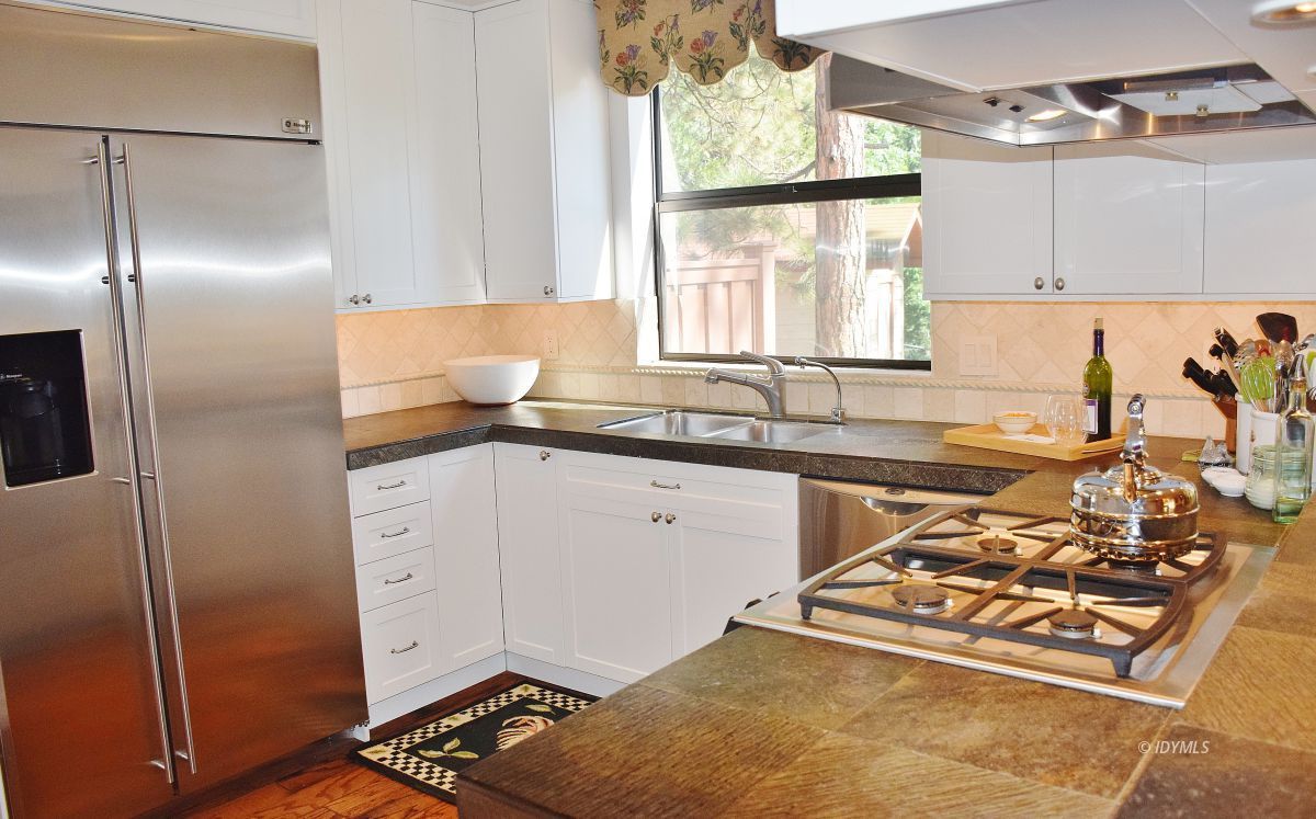 25470 Rimrock Road Idyllwild, CA 92549 - Photo 23 of 37 KITCHEN
