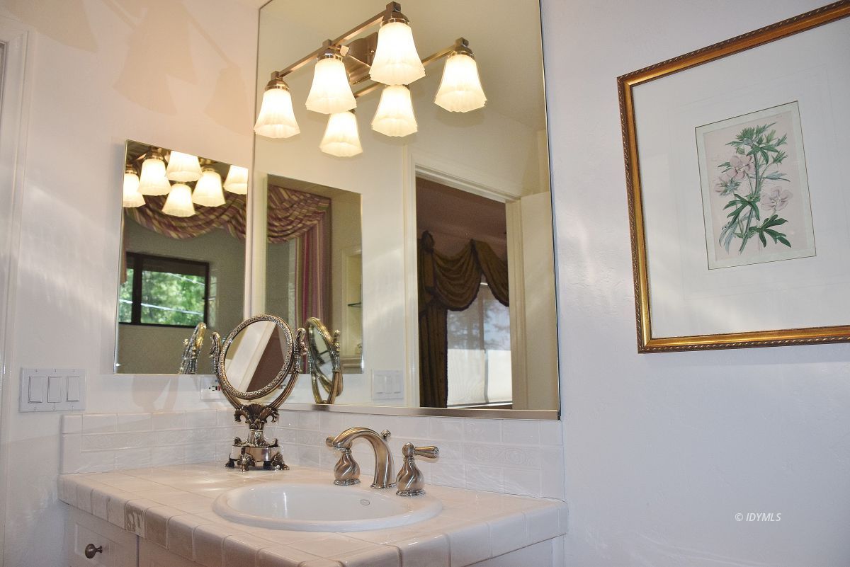 25470 Rimrock Road Idyllwild, CA 92549 - Photo 35 of 37 MASTER BATH