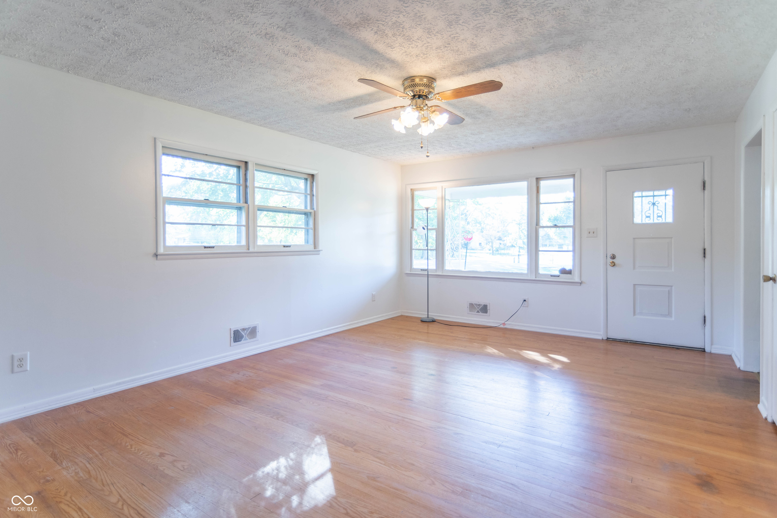 402 West Stop 11 Road Indianapolis, IN 46217 - Photo 11 of 35 Gallery Image 11