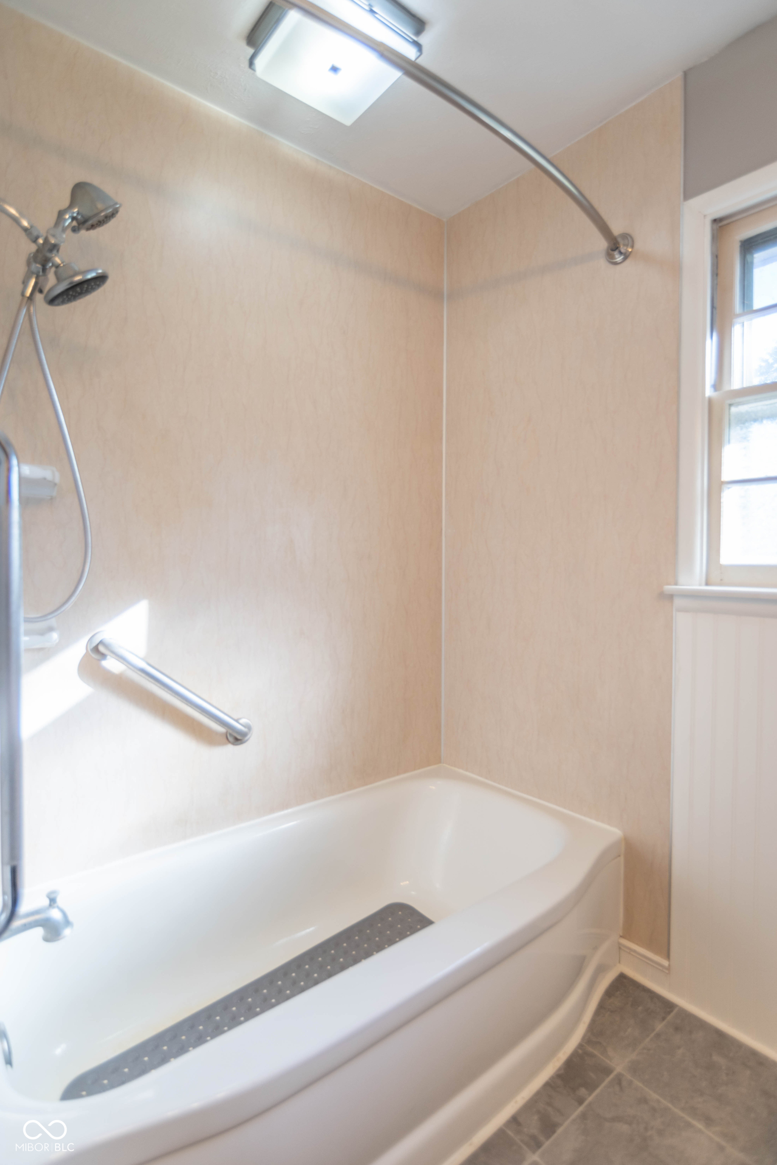 402 West Stop 11 Road Indianapolis, IN 46217 - Photo 15 of 35 Gallery Image 15