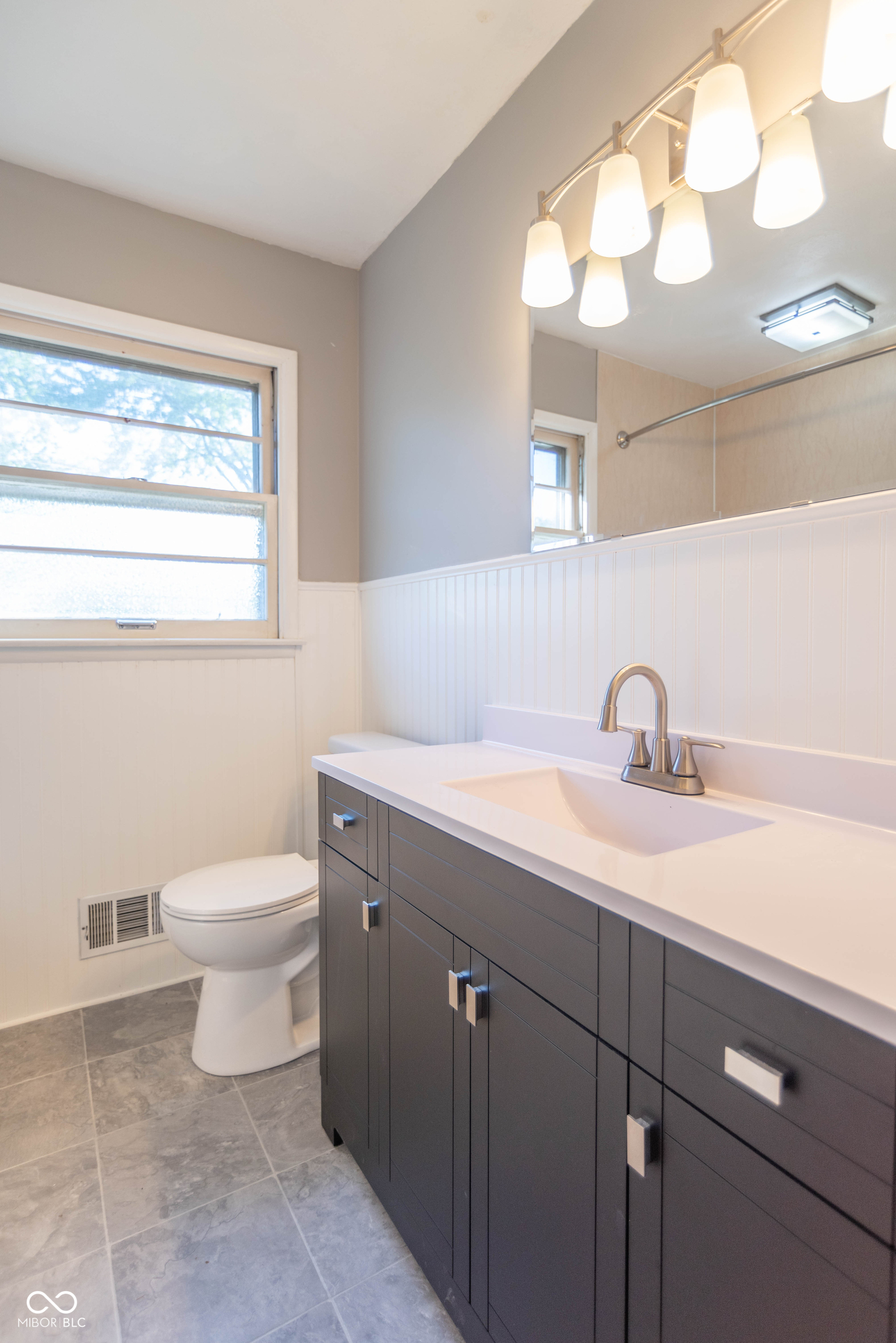 402 West Stop 11 Road Indianapolis, IN 46217 - Photo 16 of 35 Gallery Image 16