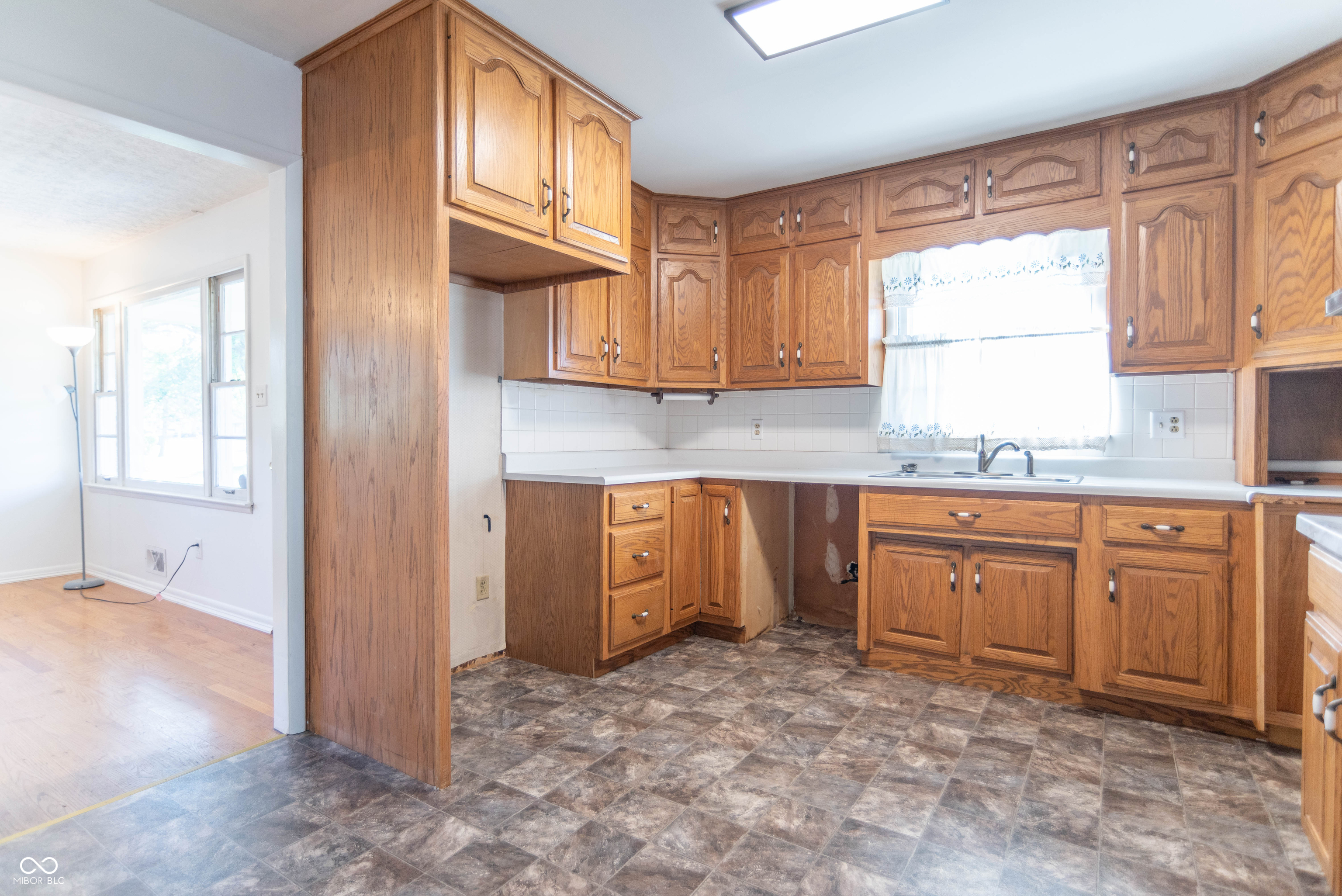 402 West Stop 11 Road Indianapolis, IN 46217 - Photo 17 of 35 Gallery Image 17