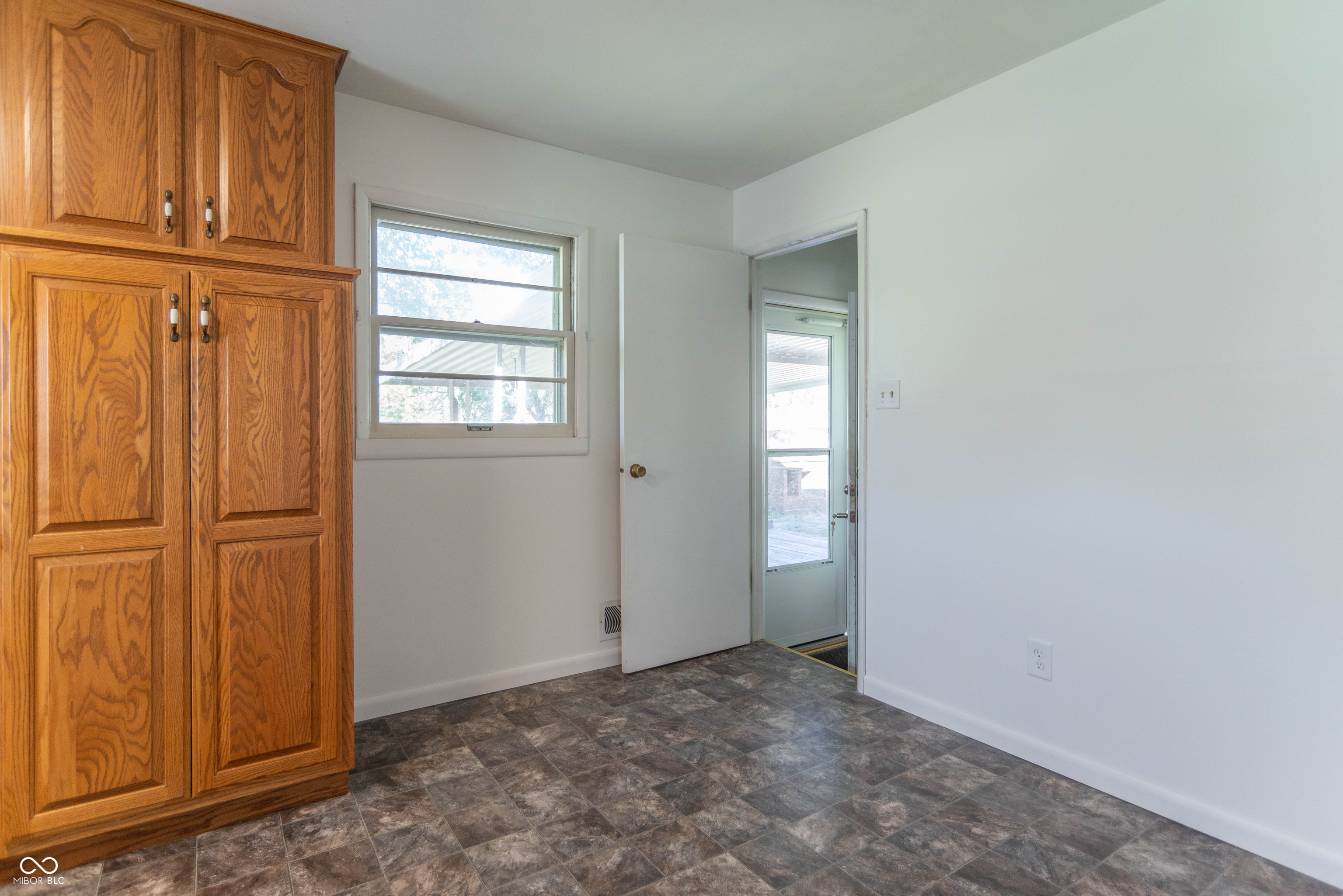 402 West Stop 11 Road Indianapolis, IN 46217 - Photo 18 of 35 Gallery Image 18
