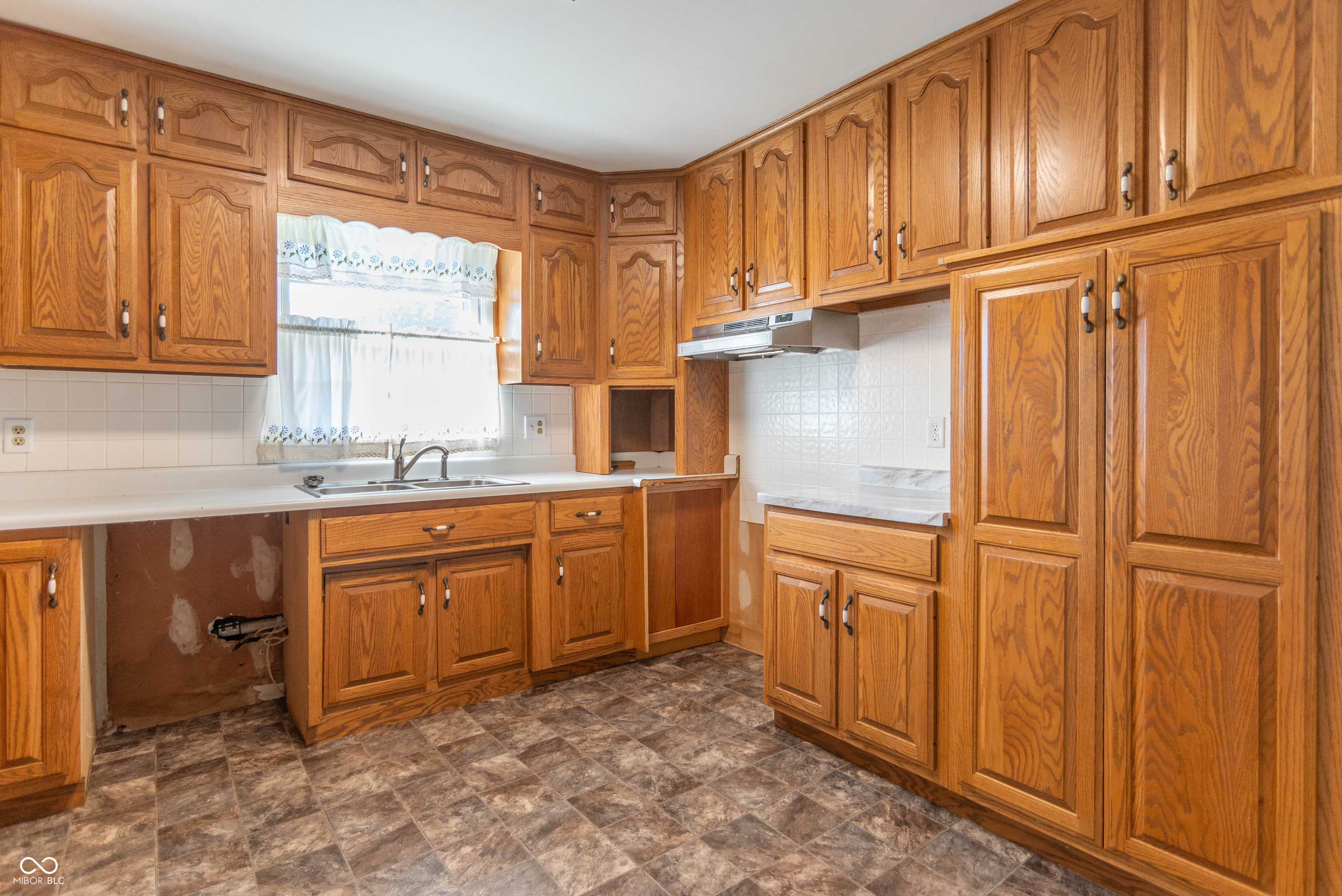 402 West Stop 11 Road Indianapolis, IN 46217 - Photo 19 of 35 Gallery Image 19