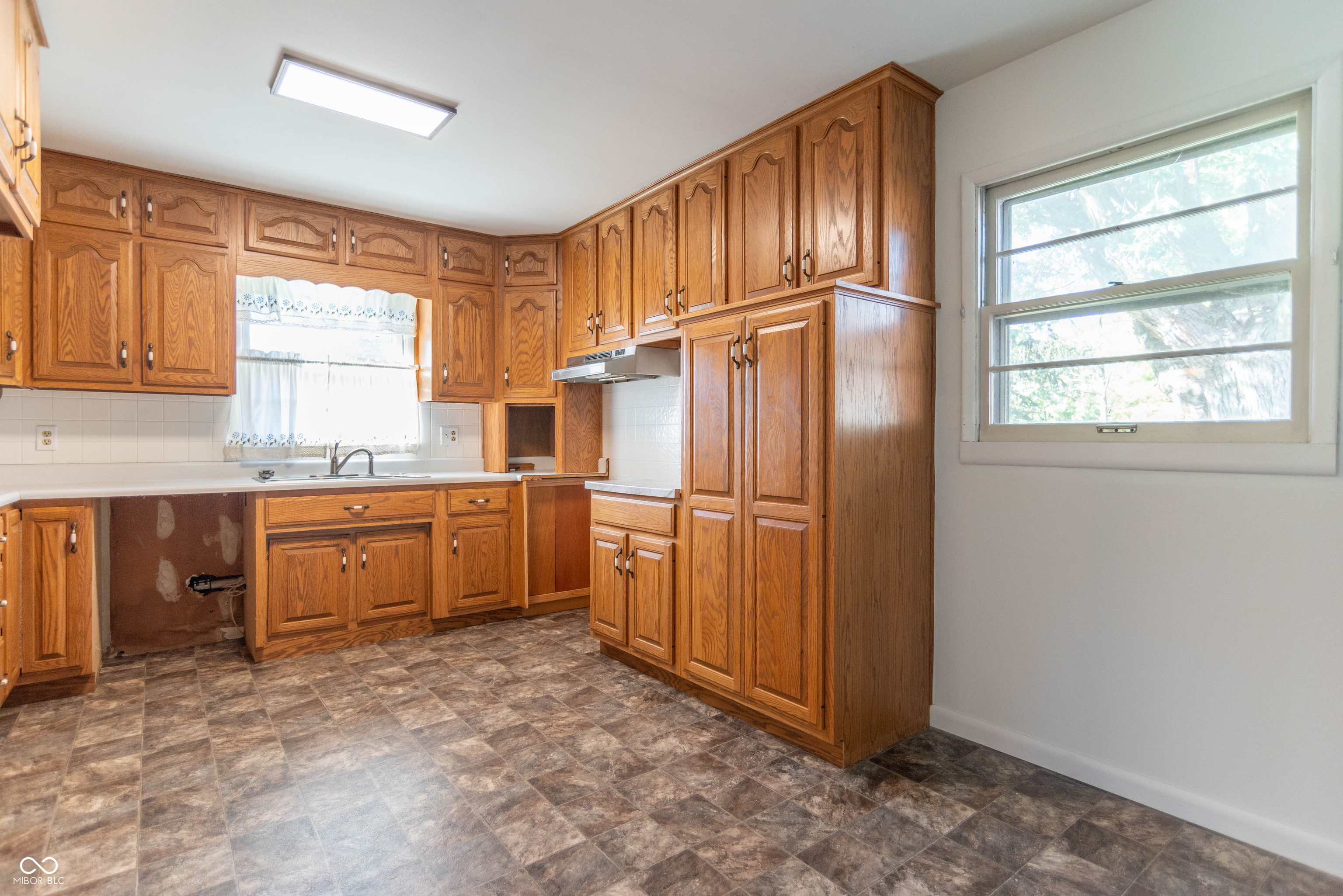 402 West Stop 11 Road Indianapolis, IN 46217 - Photo 20 of 35 Gallery Image 20