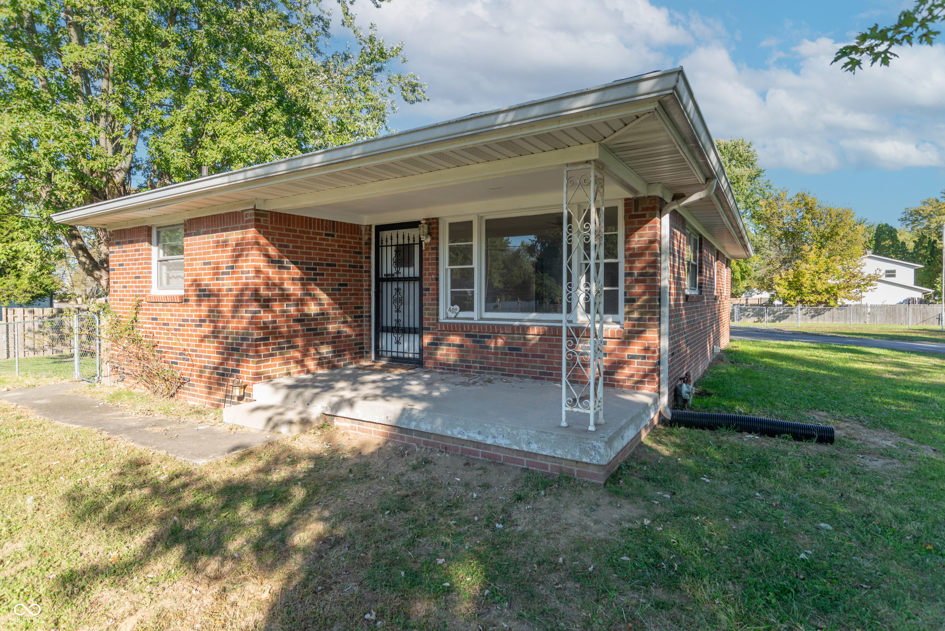 402 West Stop 11 Road Indianapolis, IN 46217 - Photo 2 of 35 Gallery Image 2
