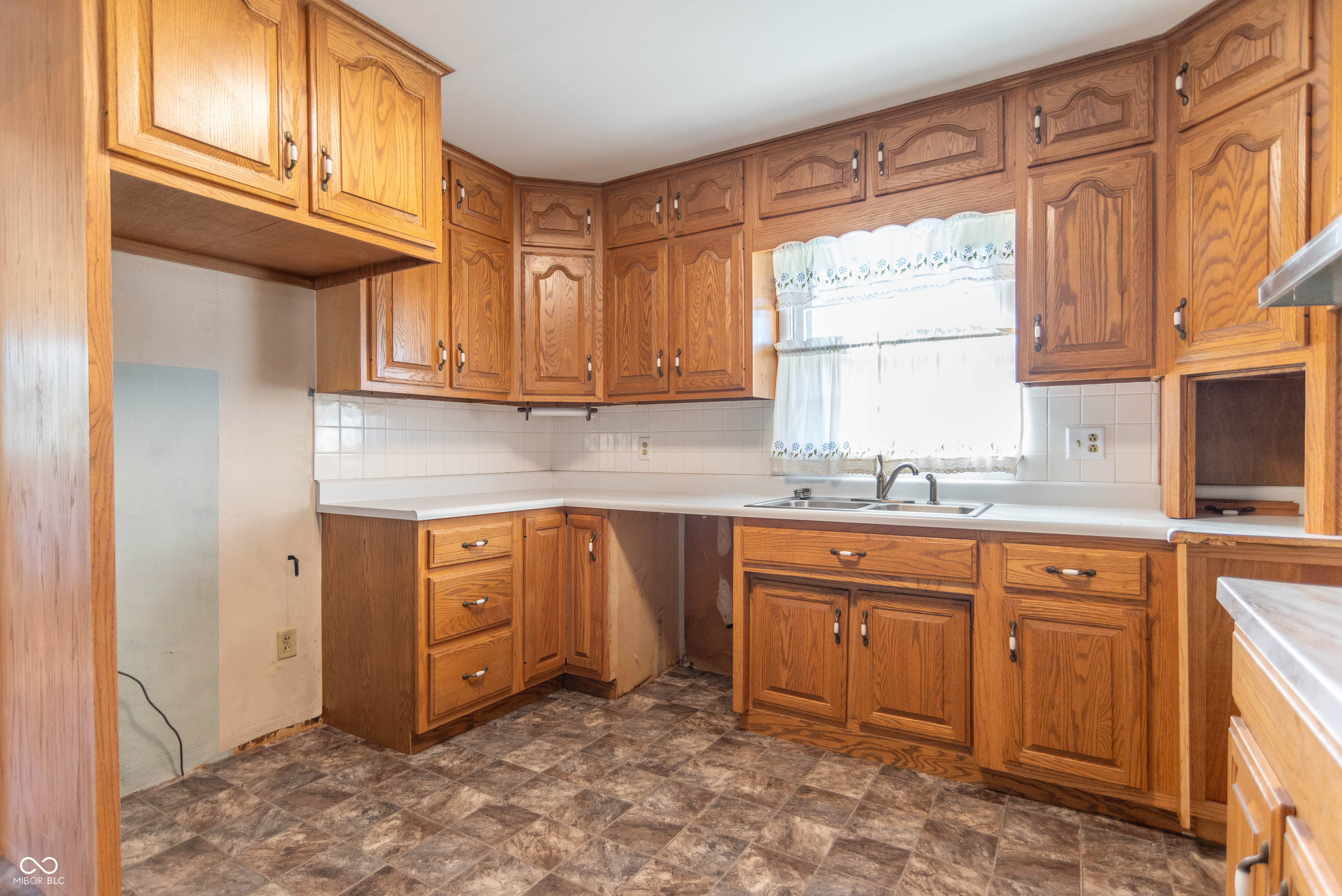 402 West Stop 11 Road Indianapolis, IN 46217 - Photo 21 of 35 Gallery Image 21