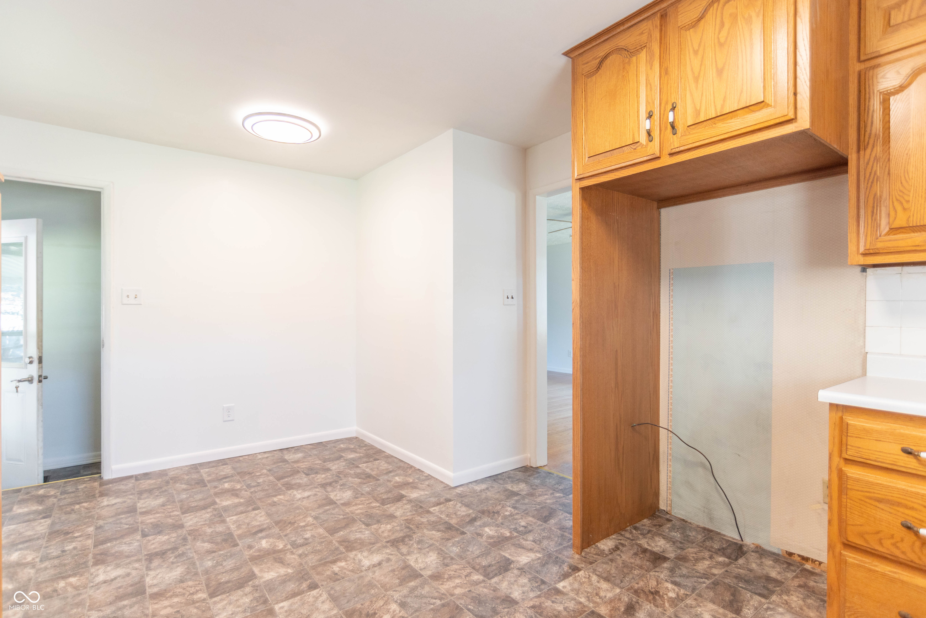402 West Stop 11 Road Indianapolis, IN 46217 - Photo 23 of 35 Gallery Image 23