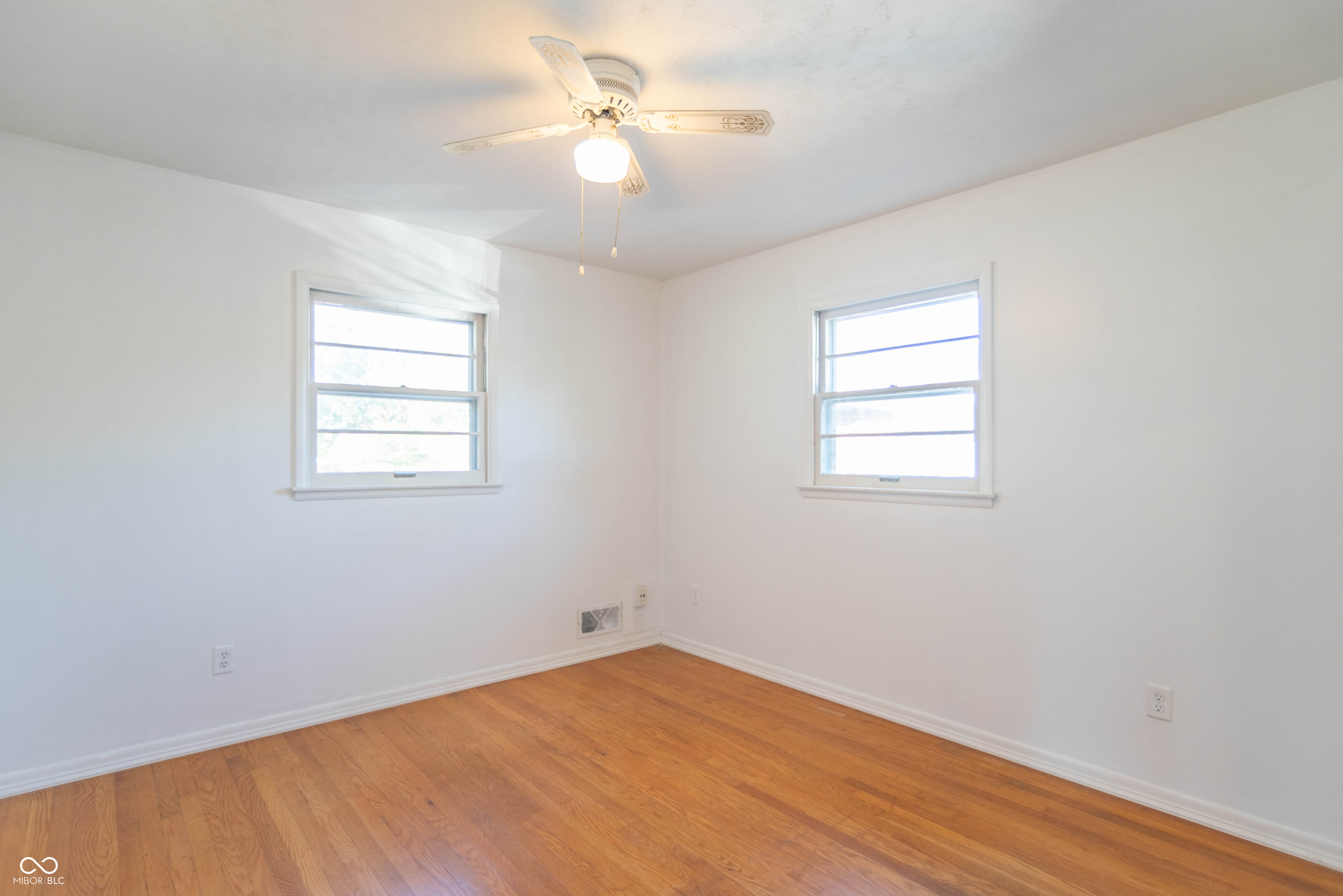 402 West Stop 11 Road Indianapolis, IN 46217 - Photo 28 of 35 Gallery Image 28