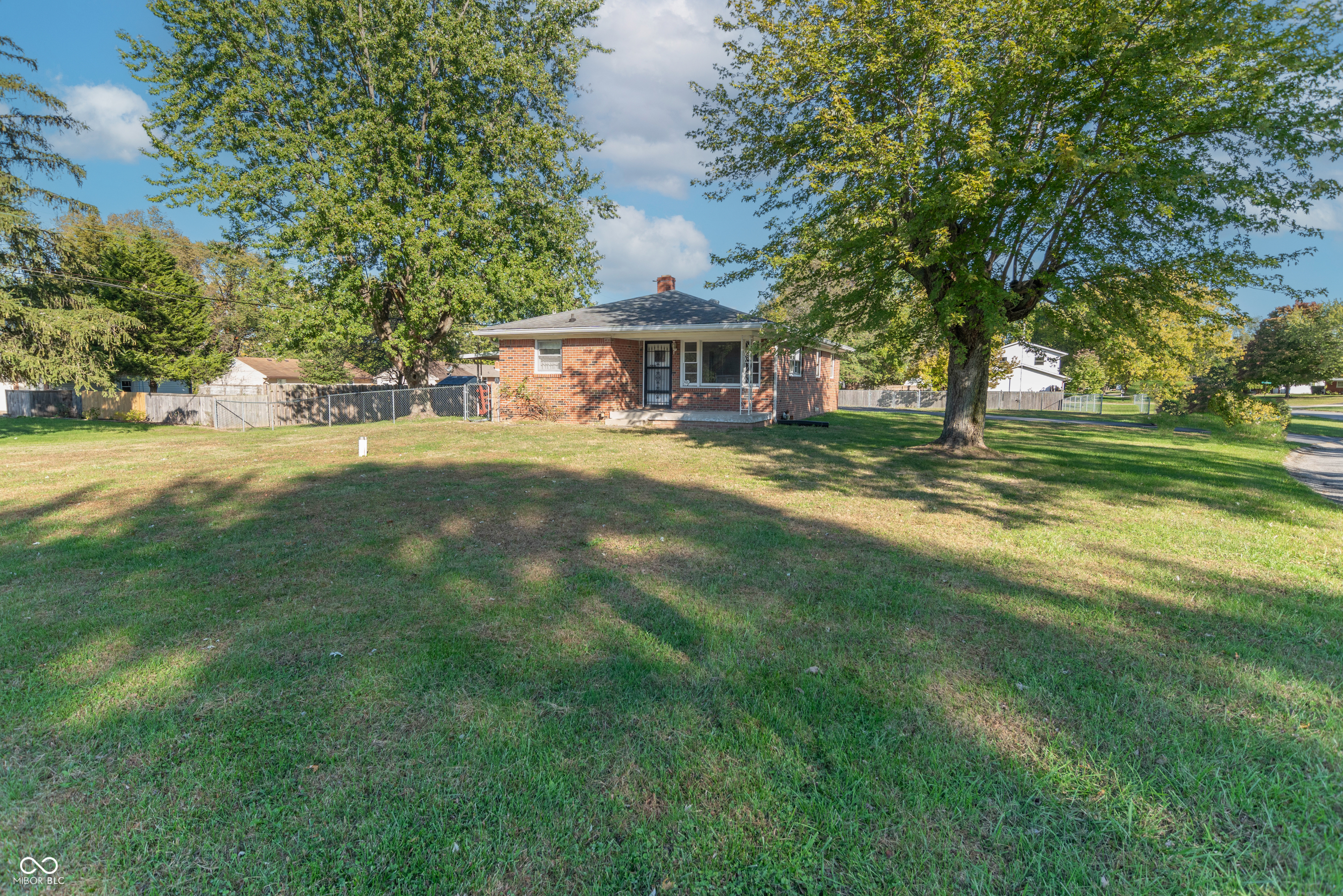 402 West Stop 11 Road Indianapolis, IN 46217 - Photo 3 of 35 Gallery Image 3