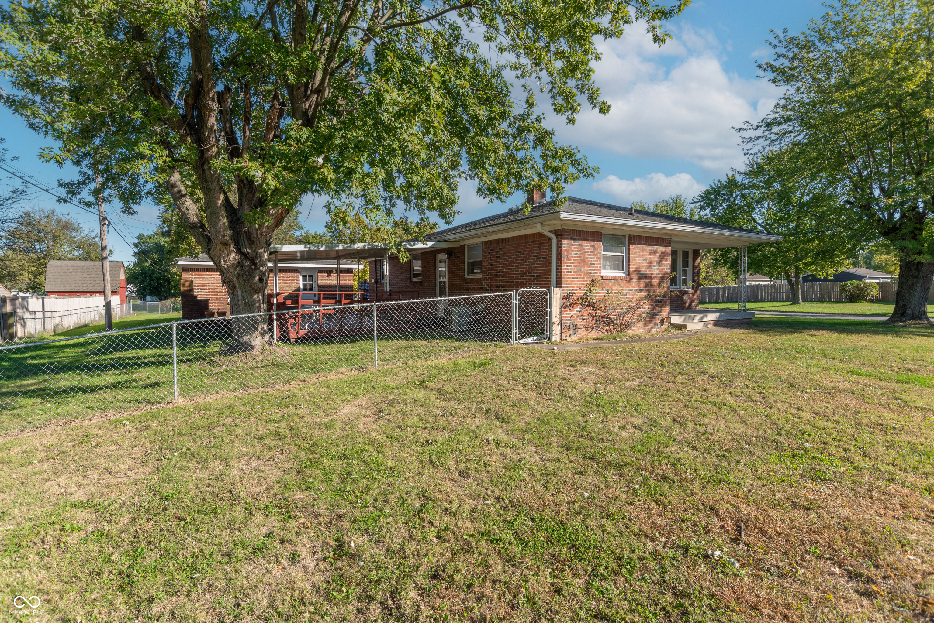 402 West Stop 11 Road Indianapolis, IN 46217 - Photo 4 of 35 Gallery Image 4