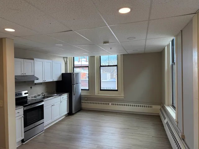 $1,195 | 1 Pleasant Street, Unit 306, Claremont, NH 03743