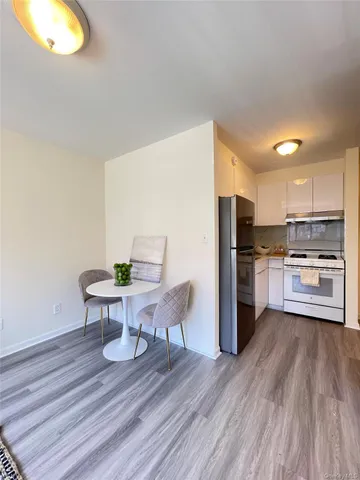 $589,000 | 144-48 Roosevelt Avenue, Unit 3B | Murray Hill - Flushing