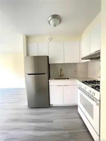 $589,000 | 144-48 Roosevelt Avenue, Unit 3B | Murray Hill - Flushing