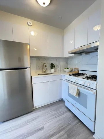 $589,000 | 144-48 Roosevelt Avenue, Unit 3B | Murray Hill - Flushing