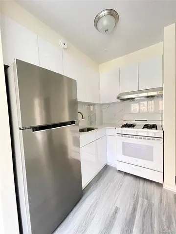 $589,000 | 144-48 Roosevelt Avenue, Unit 3B | Murray Hill - Flushing