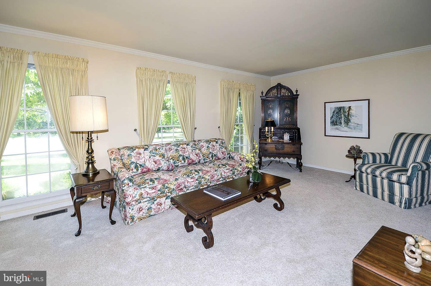13814 Wagon Way Silver Spring, MD 20906 - Photo 4 of 20 Living Room