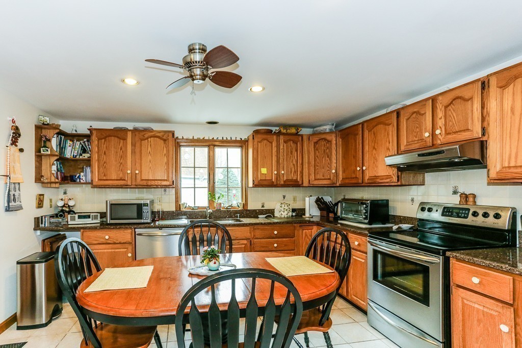 6 Gerrish Road Salisbury, MA 01952 - Photo 7 of 30