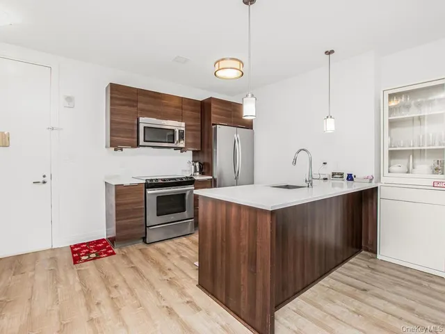 $635,000 | 701 Ridge Hill Boulevard, Unit 11C, Yonkers, NY 10710