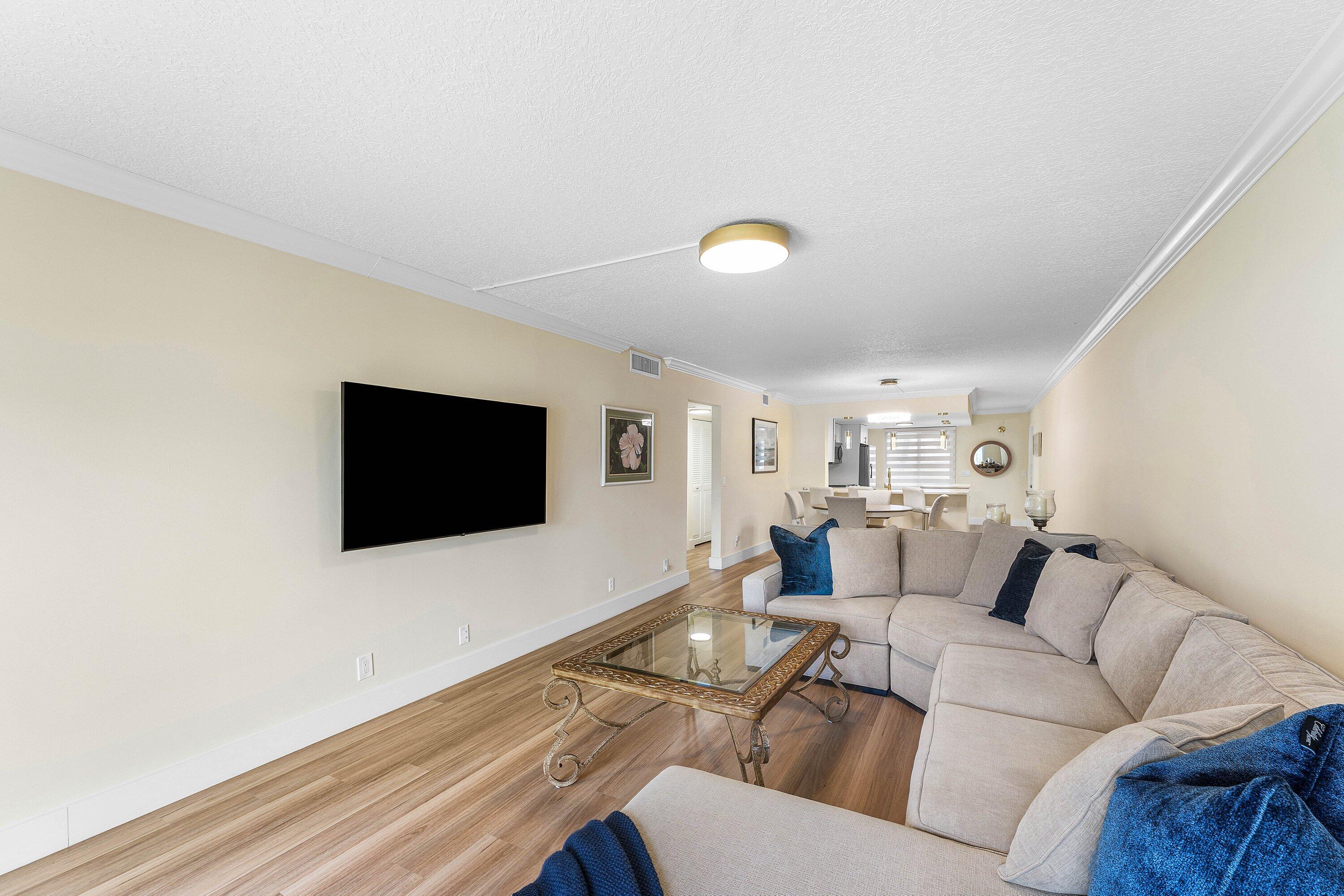 1019 Guildford East Boca Raton, FL 33434 - Photo 14 of 38 013-1019GuildfordEast-BocaRaton-FL-33434