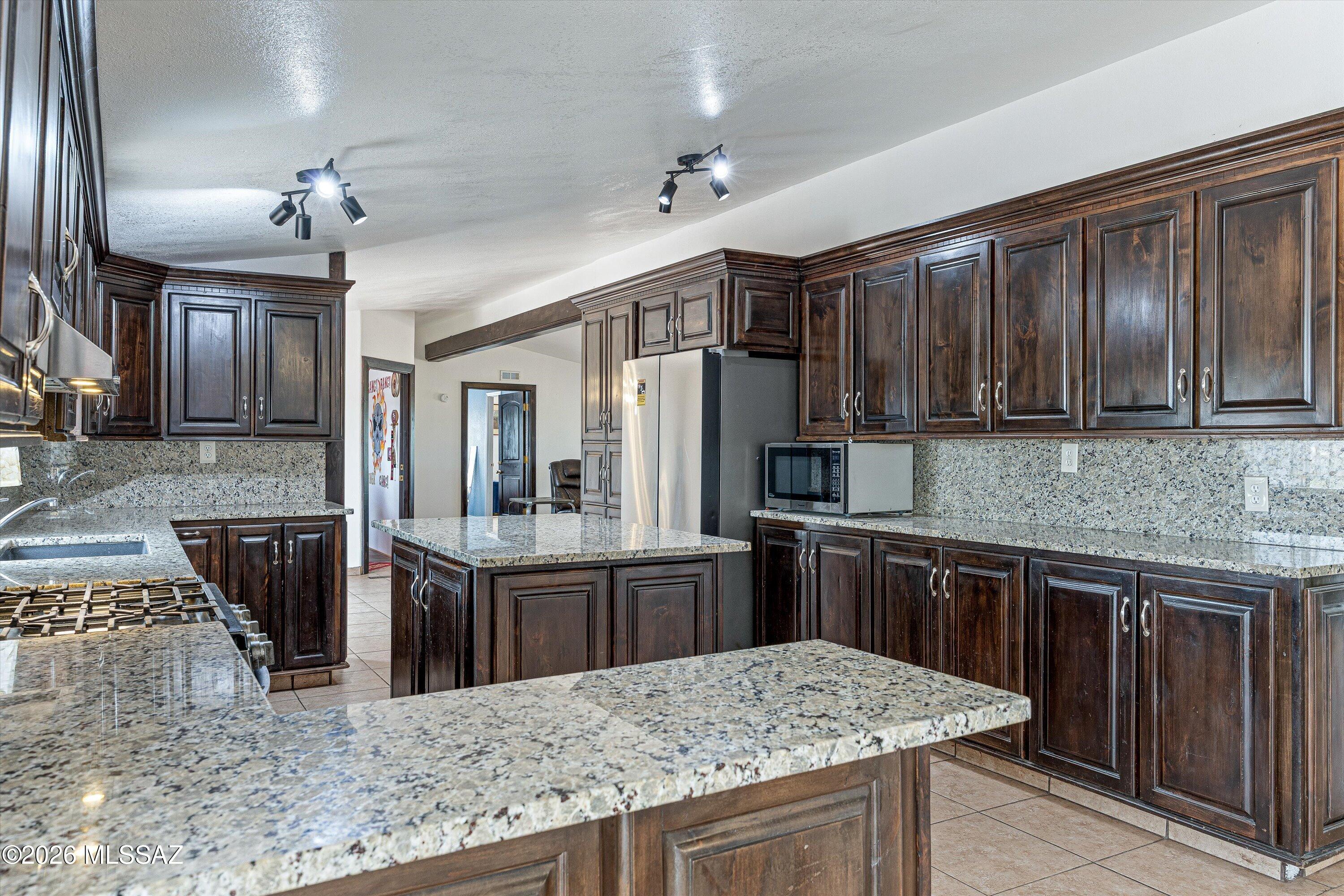 10935 South Swan Road Tucson, AZ 85756 - Photo 3 of 41 Custom Alder Wood Cabinetry
