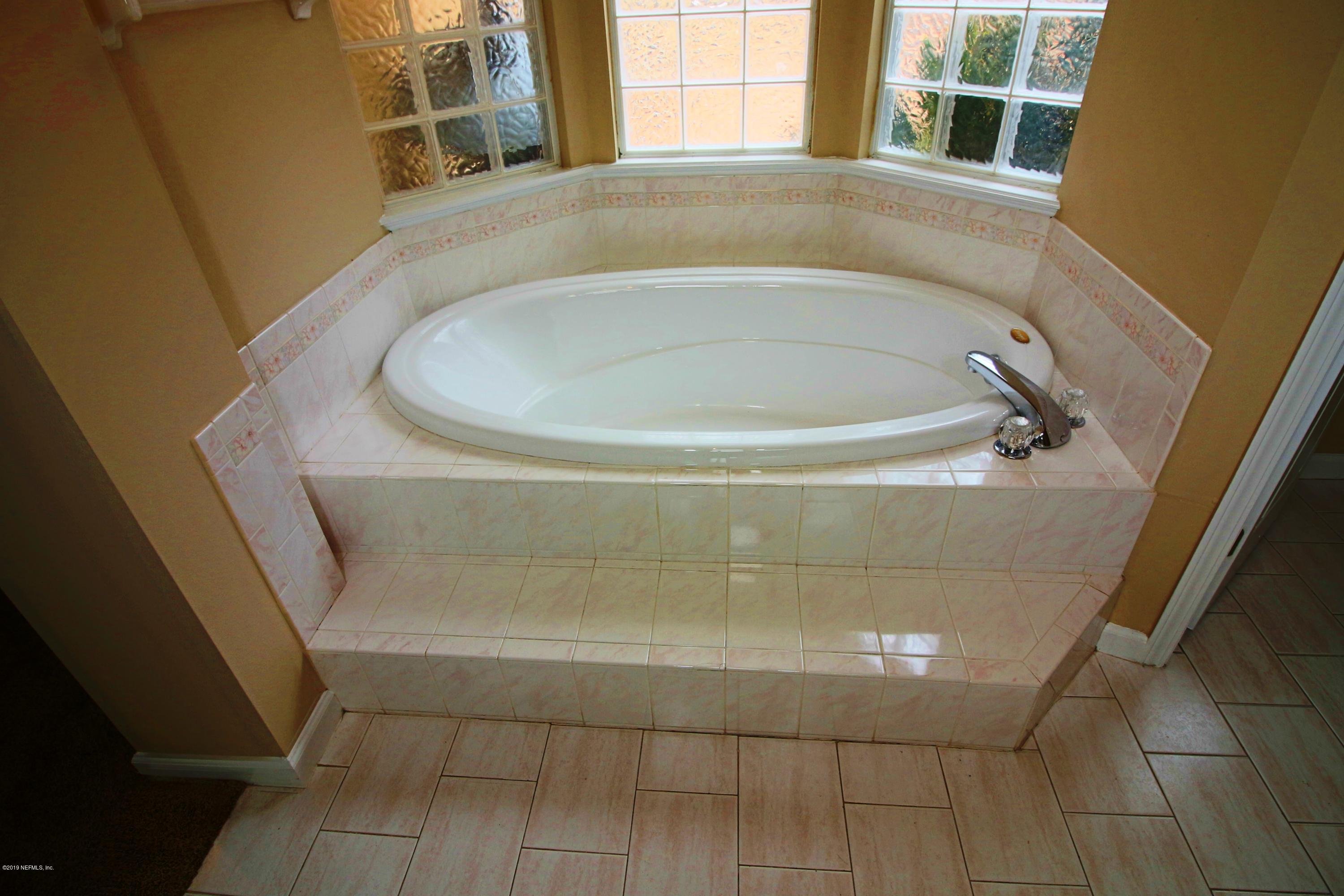 6055 Trawick Road Keystone Heights, FL 32656 - Photo 25 of 60 23) Soaking Tub