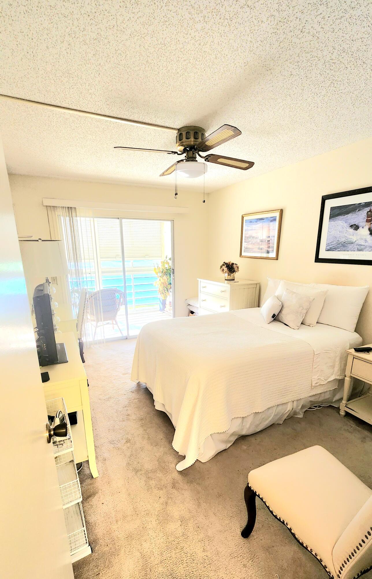 2026 Lincoln B Boca Raton, FL 33434 - Photo 9 of 13 20240131_144757