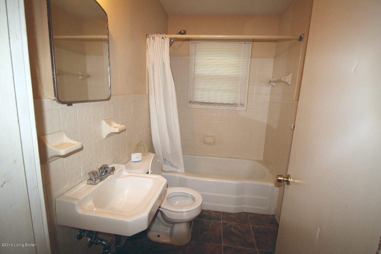 3952 Cane Run Road Louisville, KY 40211 - Photo 21 of 24 051 Full Bath